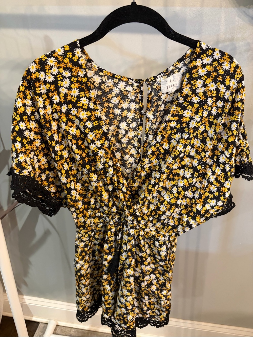Lost + Wander Black Daisy Print Romper with Lace Trim size small